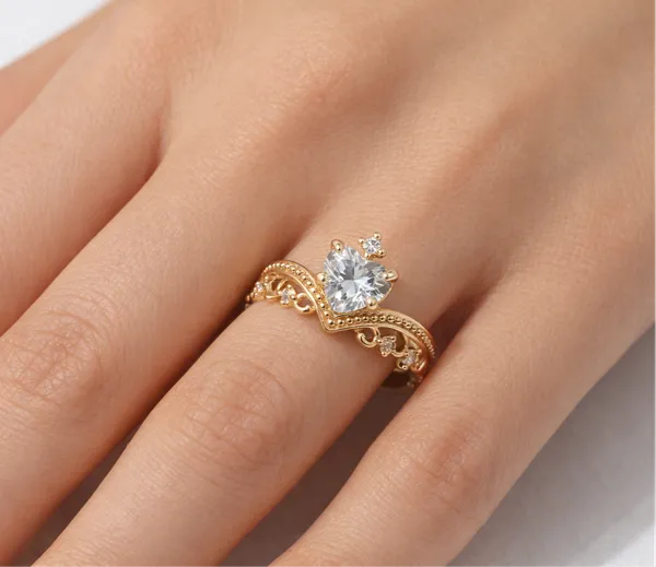 Gold_Majesty_Heart_Crown_Ring_For_Women